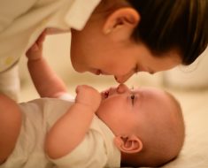 Co zrobić, gdy dziecko ma kolkę – sposoby na ulgę dla malucha i rodziców