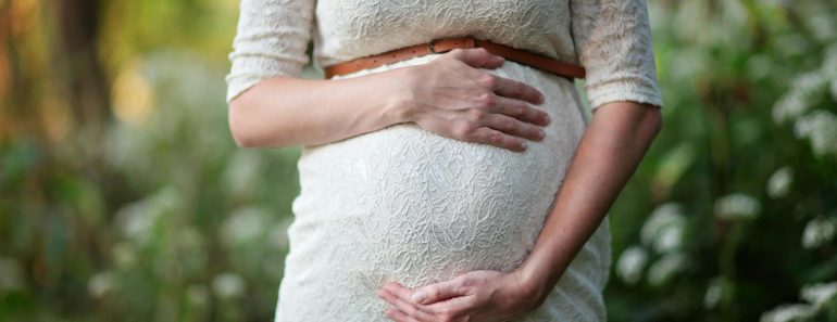 Bóle żołądka na początku ciąży – przyczyny, objawy i sposoby łagodzenia dolegliwości